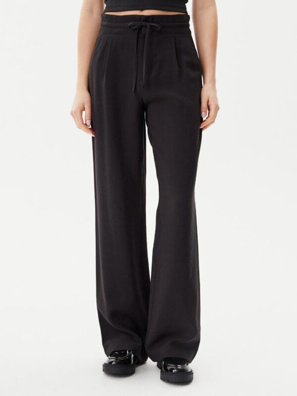 Calvin Klein dámské černé kalhoty J20J225339 27/NI