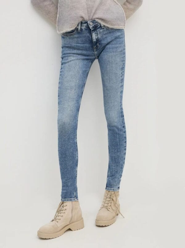 Calvin Klein dámské modré džíny J20J224022 32/30