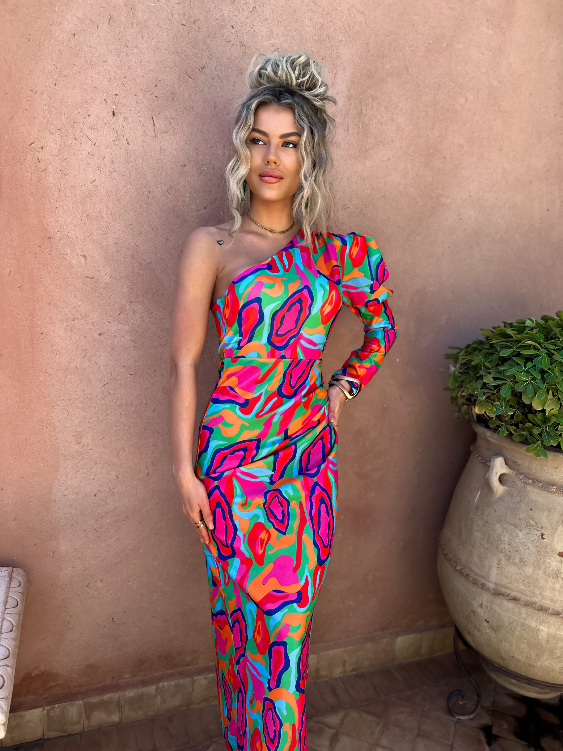 Barevné dlouhé elegantní šaty KAROT na jedno rameno Velikost: ONESIZE - Obrázek 2