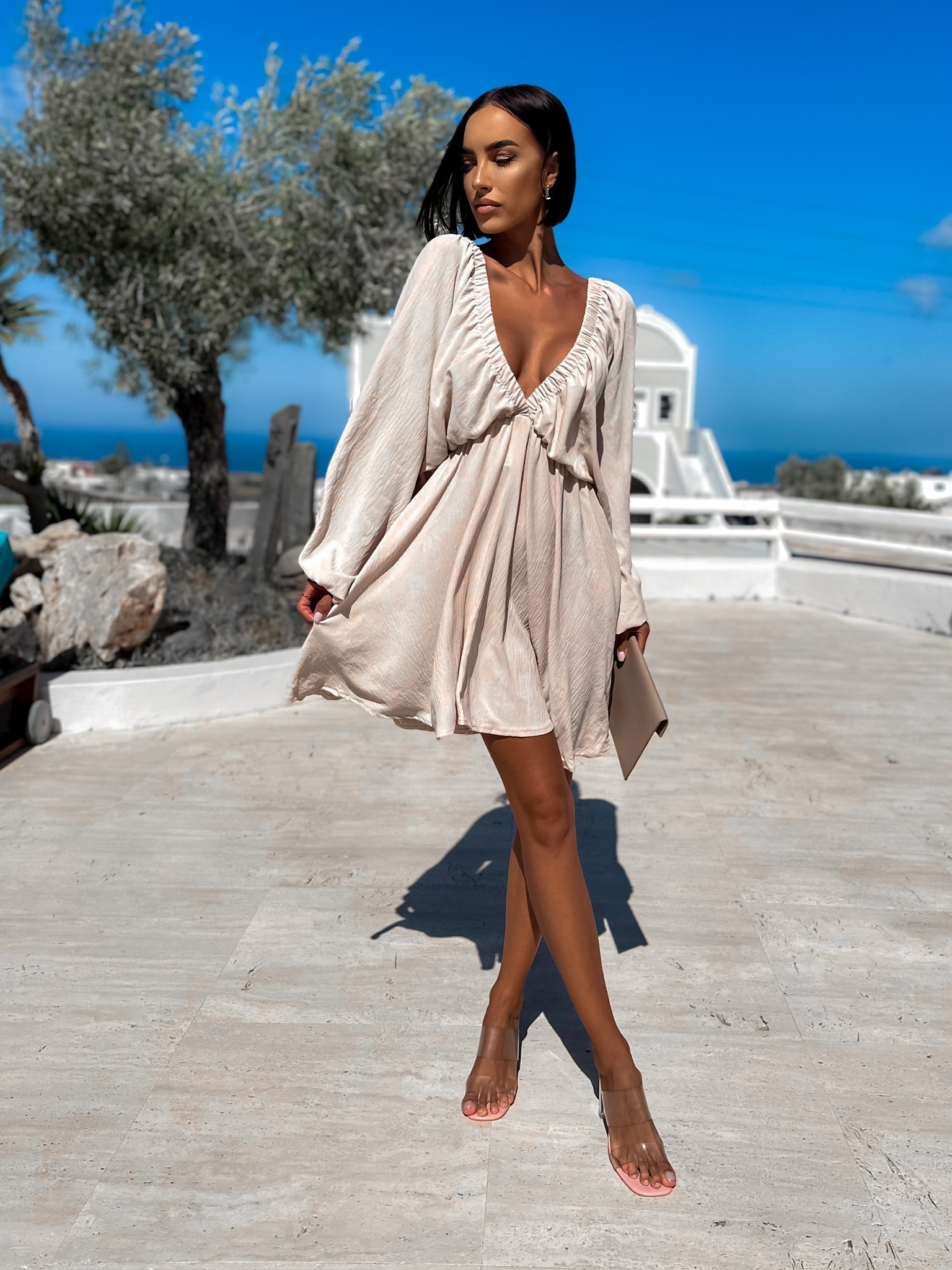 Béžové krátké šaty RANGE s výstřihem do V Velikost: ONESIZE - Obrázek 2