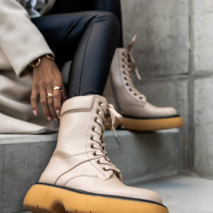 Béžové šněrovací kratší kozačky POLYE Velikost: 37