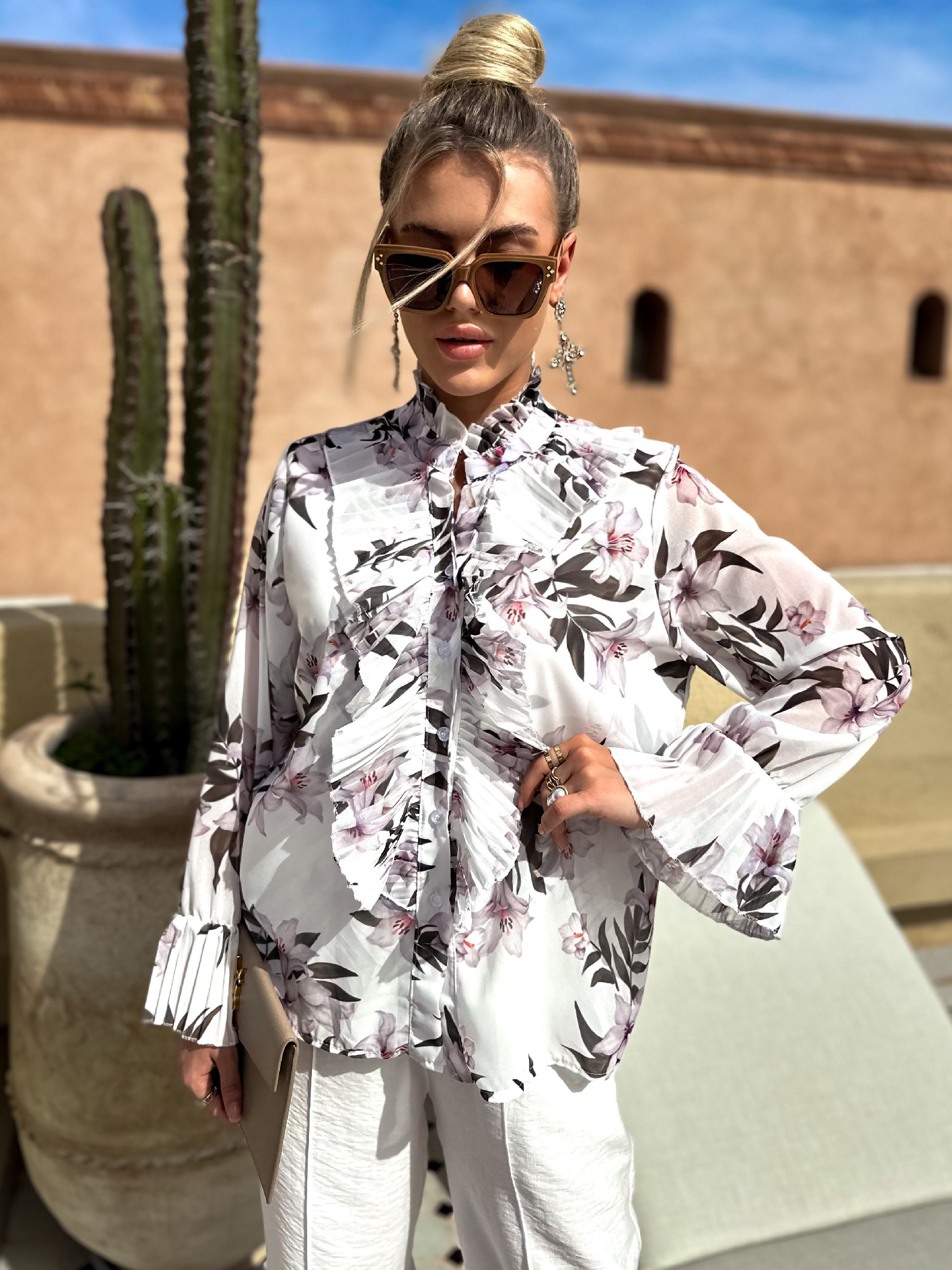 Bílá květinová halenka GINO se vzory Velikost: ONESIZE - Obrázek 2