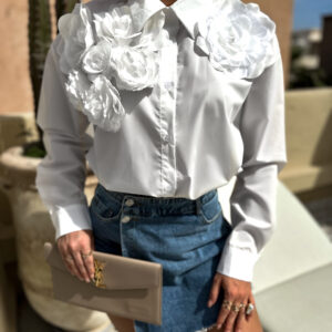 Bílá stylová košile s 3D květinami XATEL Velikost: M/L