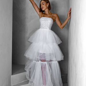 Bílé dlouhé tylové šaty FREDOX s volánem Velikost: M/L