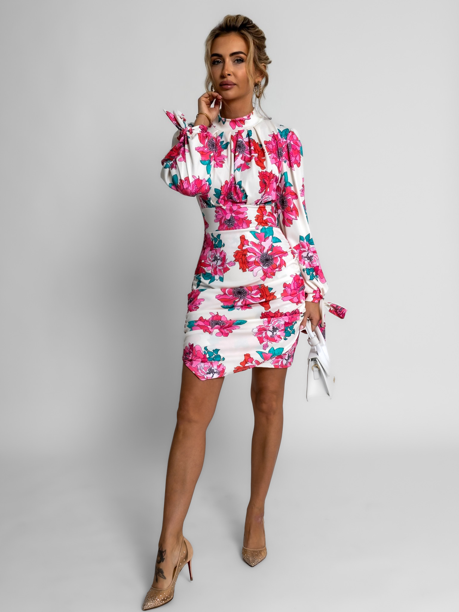 Bílé krátké šaty BRAIS s květinovým vzorem Velikost: ONESIZE - Obrázek 2