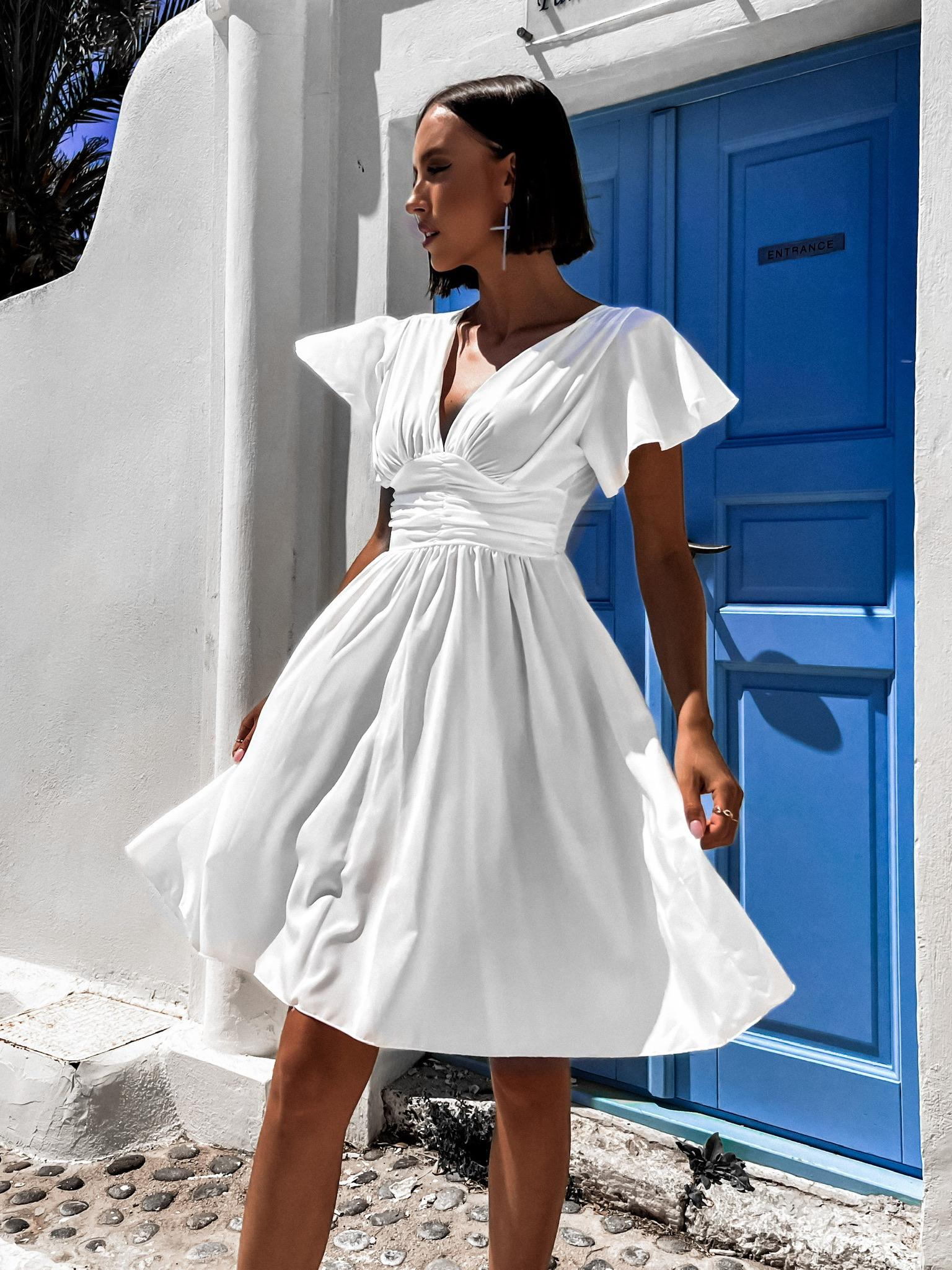 Bílé lehké šaty SATTY s volánky