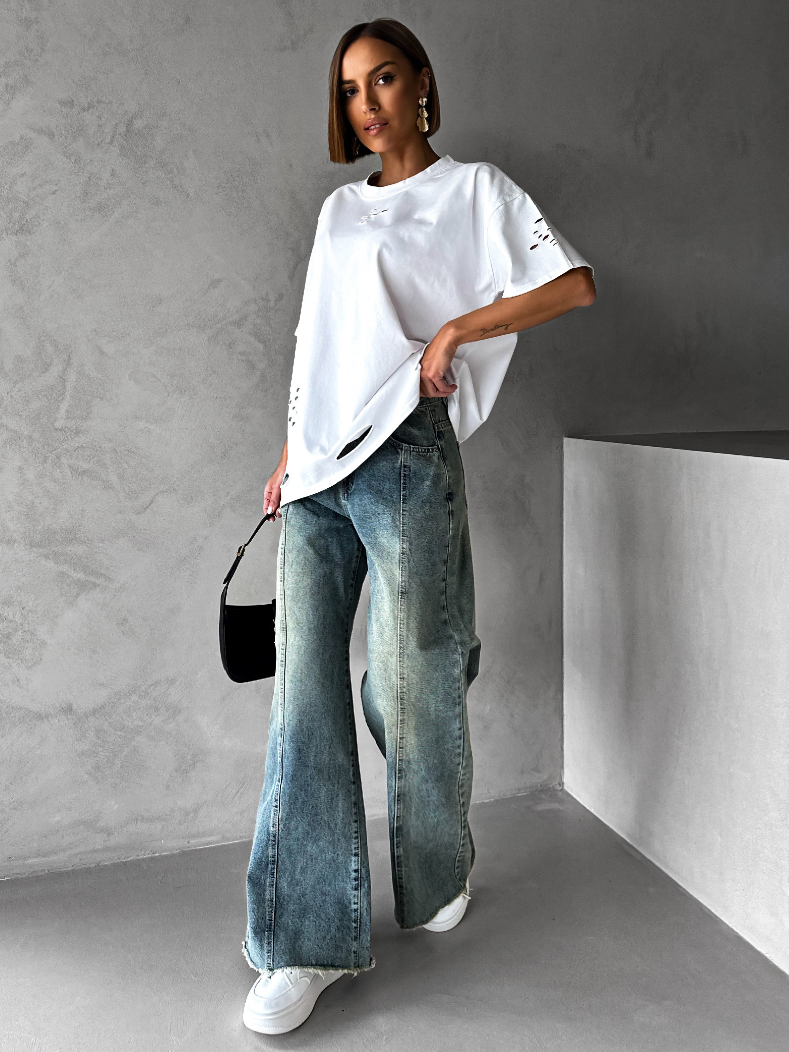 Bílé oversized trhané triko BERATI Velikost: ONESIZE