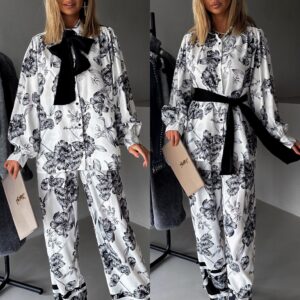 Bílý dvojdílný kalhotový kostýmek FLAVIE Velikost: M/L