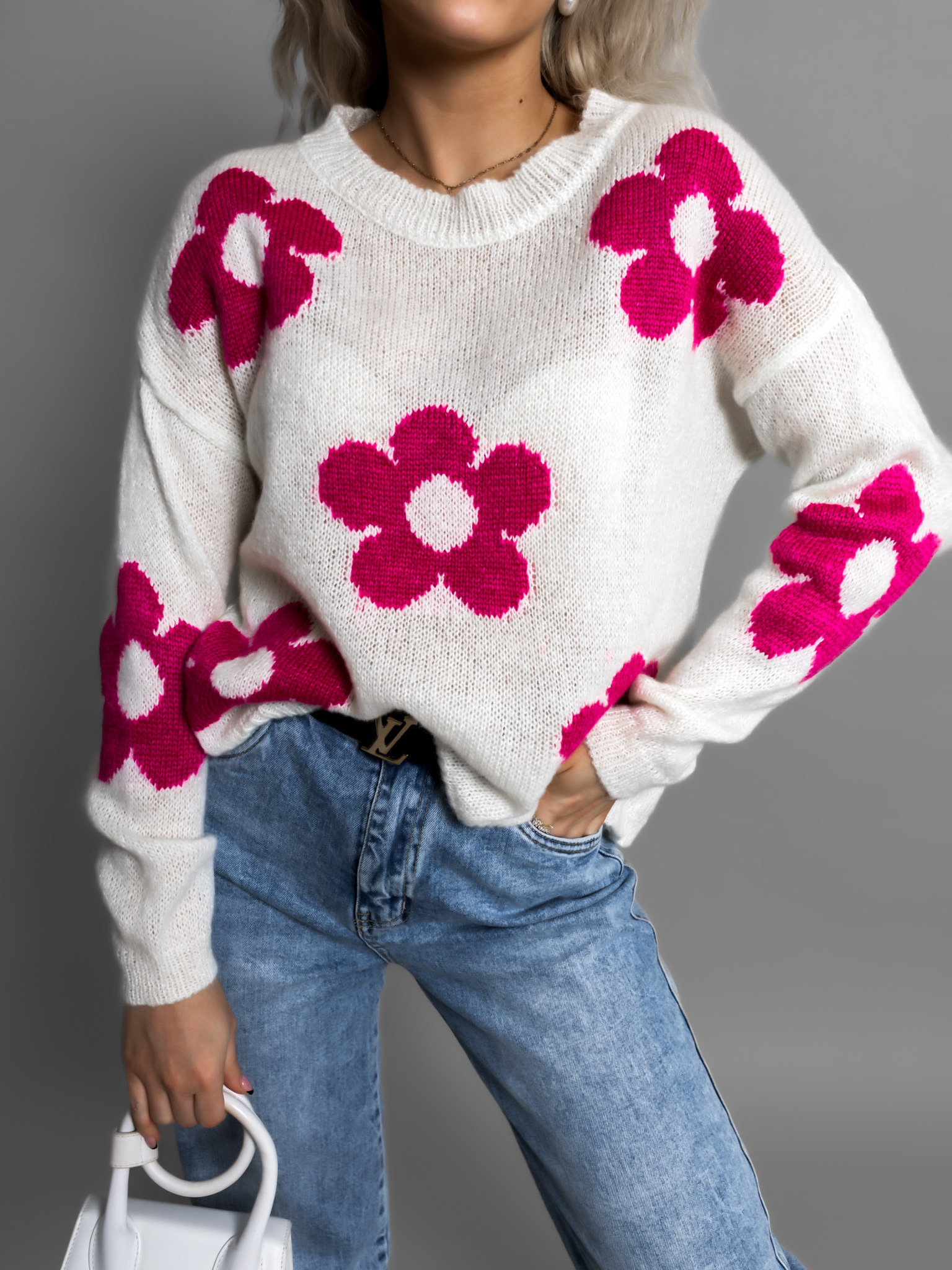 Bílý svetřík NAPLESI s květinovým vzorem Velikost: ONESIZE - Obrázek 2