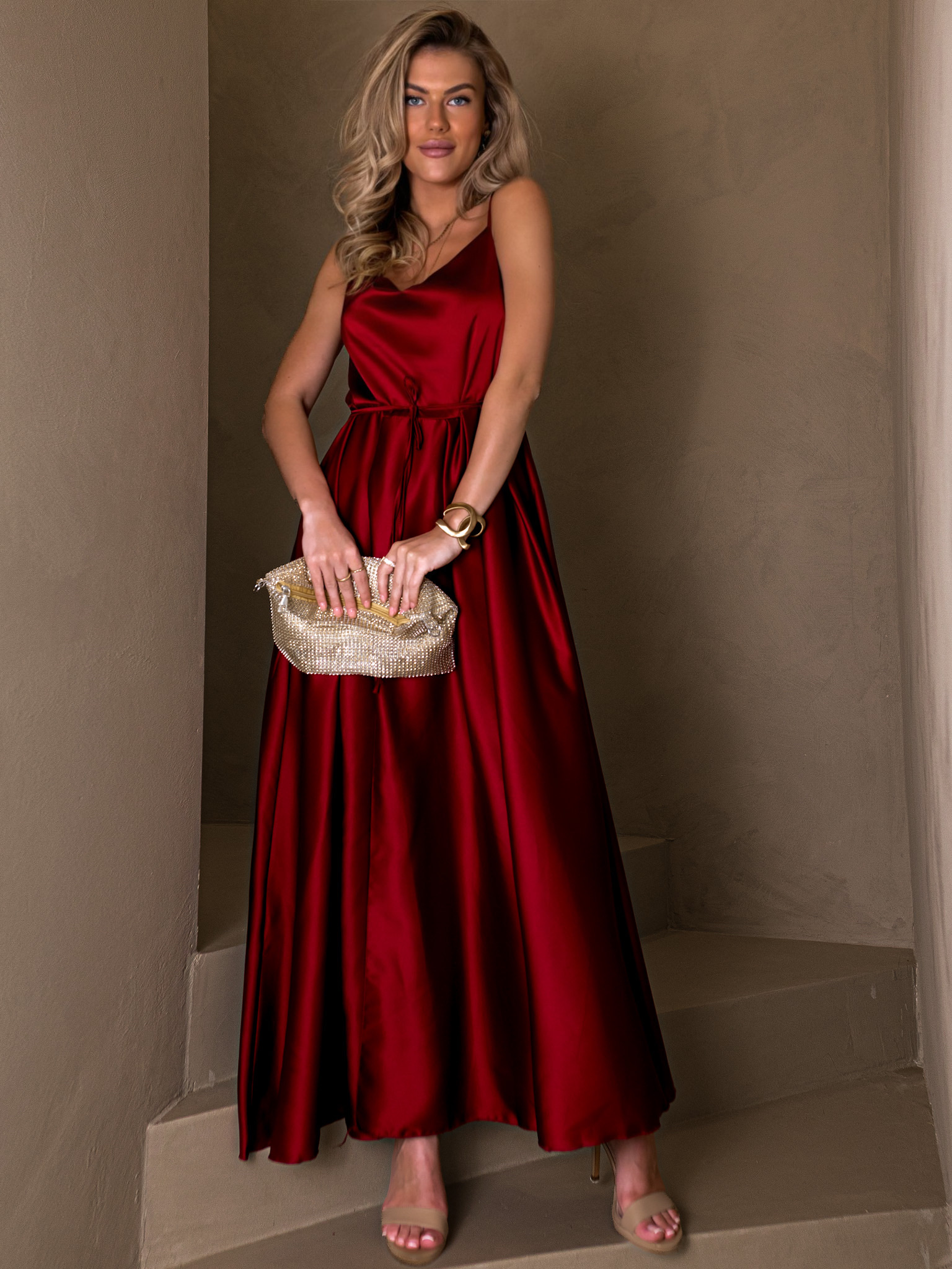 Bordó lesklé elegantní šaty YASMINE s rozparkem Velikost: ONESIZE - Obrázek 2