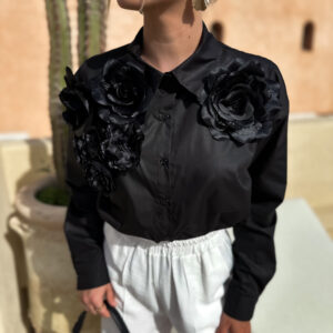 Černá dlouhá košile s 3D květinami XATEL Velikost: M/L