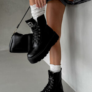 Černé kotníkové kozačky BASIDO na zavazování Velikost: 36