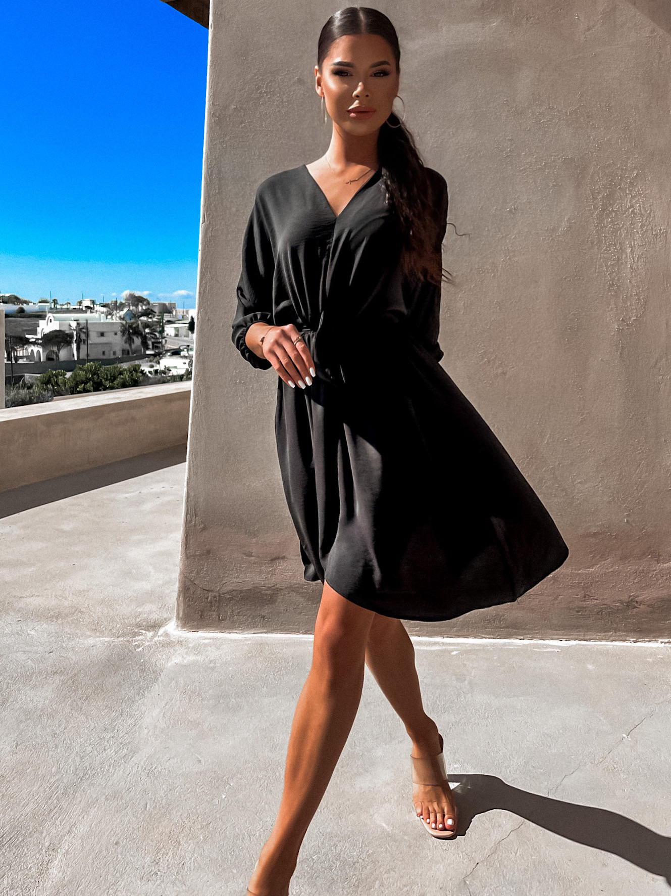 Černé lehké šaty MULLBERY s výstřihem - Obrázek 2