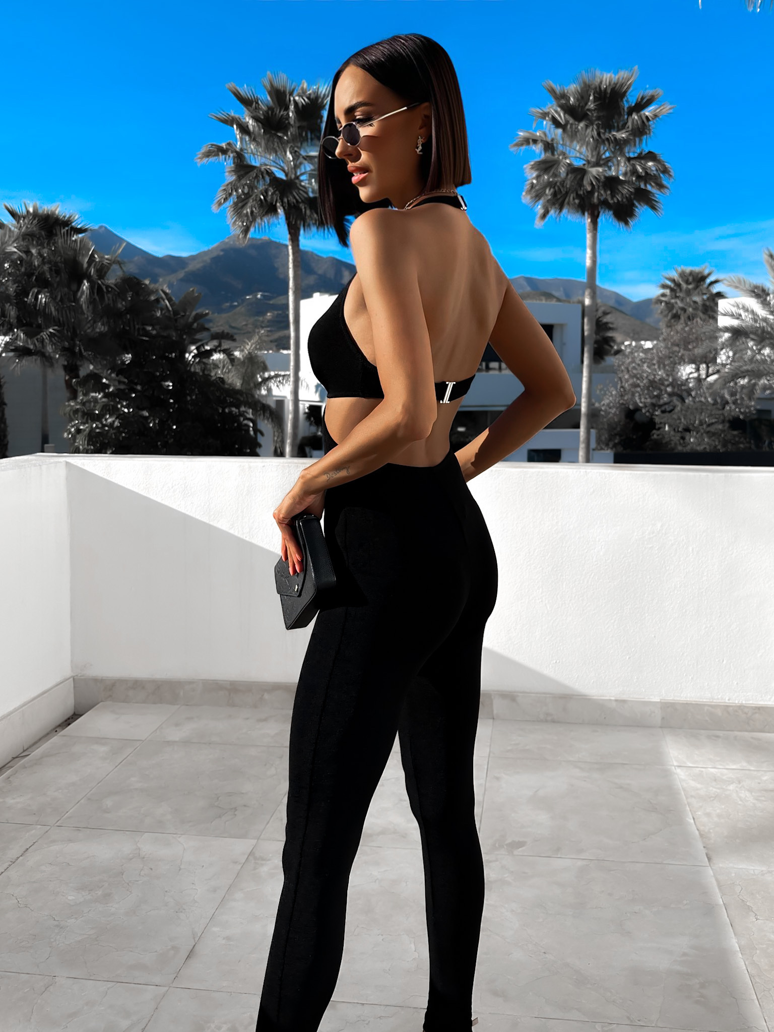 Černý elegantní overal INDUSI s průstřihy Velikost: S - Obrázek 3