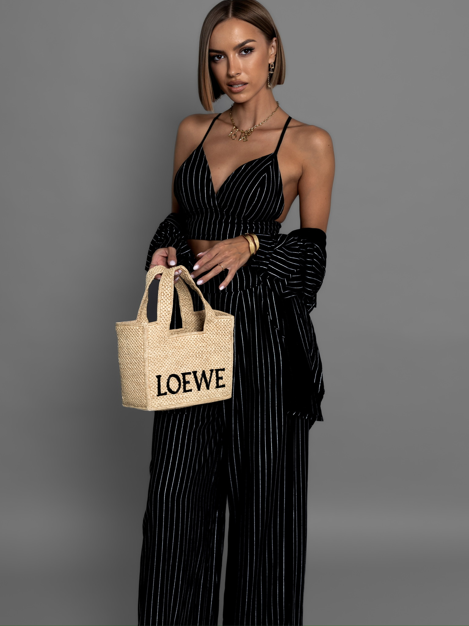 Černý sexy crop top LEEKS s proužky Velikost: ONESIZE