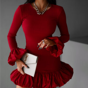 Červené krátké šaty HUYNH s volánem Velikost: M/L