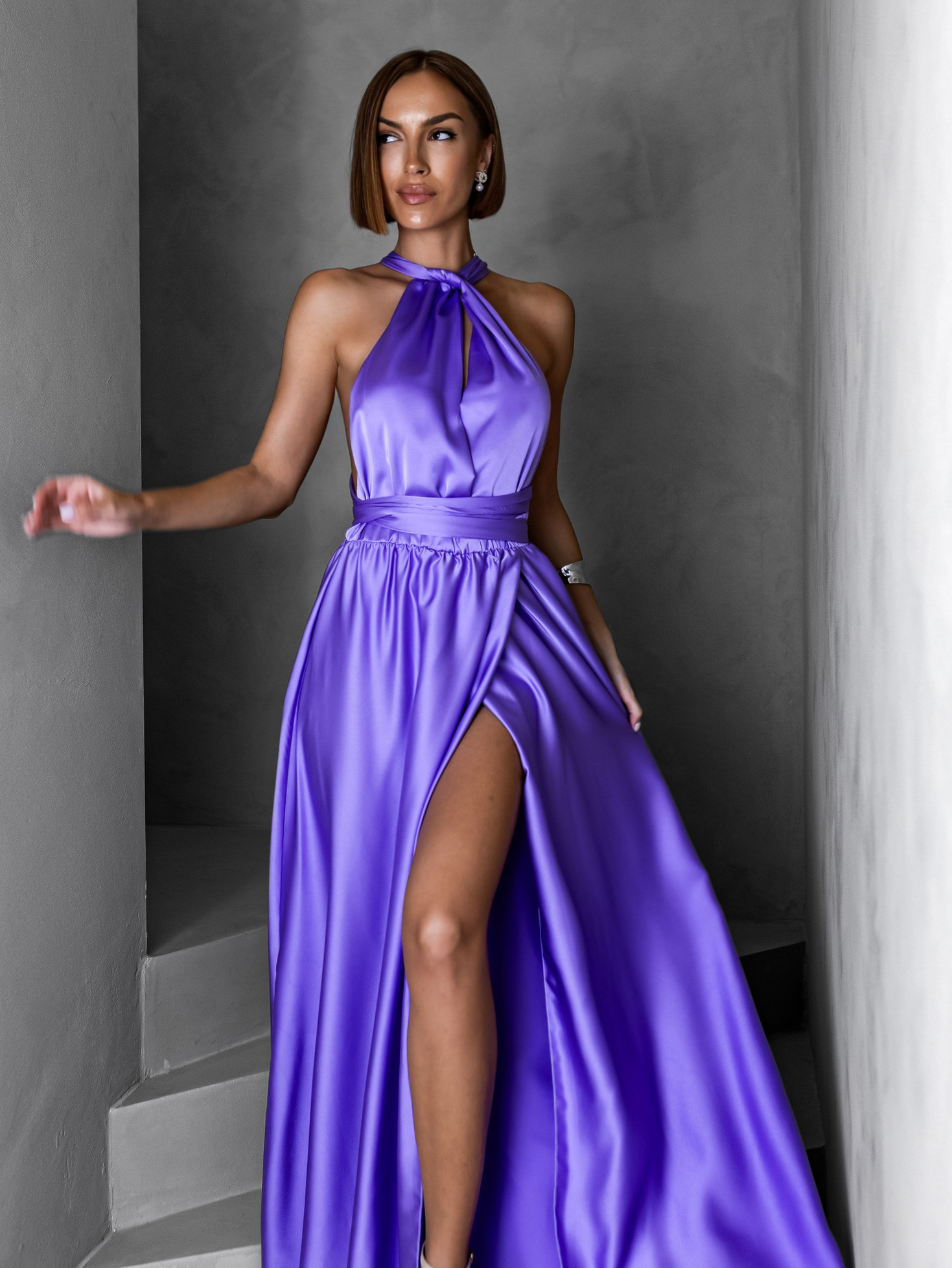 Fialové lesklé šaty VALERDI s variabilním vázáním a rozparkem Velikost: ONESIZE - Obrázek 2