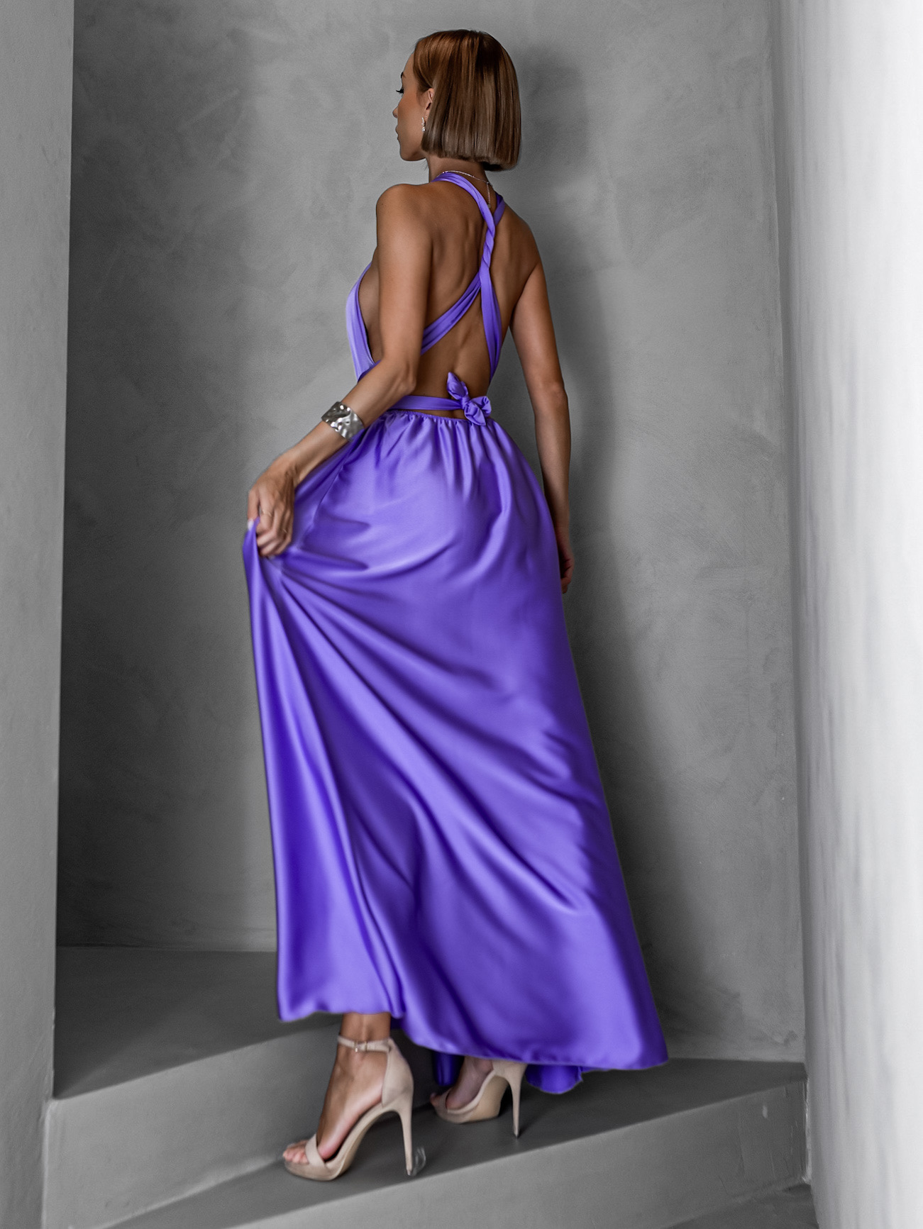 Fialové lesklé šaty VALERDI s variabilním vázáním a rozparkem Velikost: ONESIZE - Obrázek 3