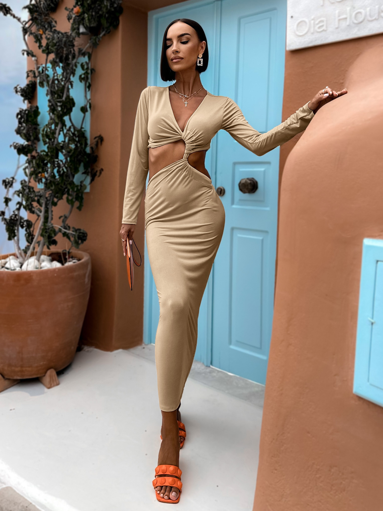 Hnědé dlouhé elegantní šaty LANTIC s dlouhým rukávem Velikost: ONESIZE - Obrázek 3