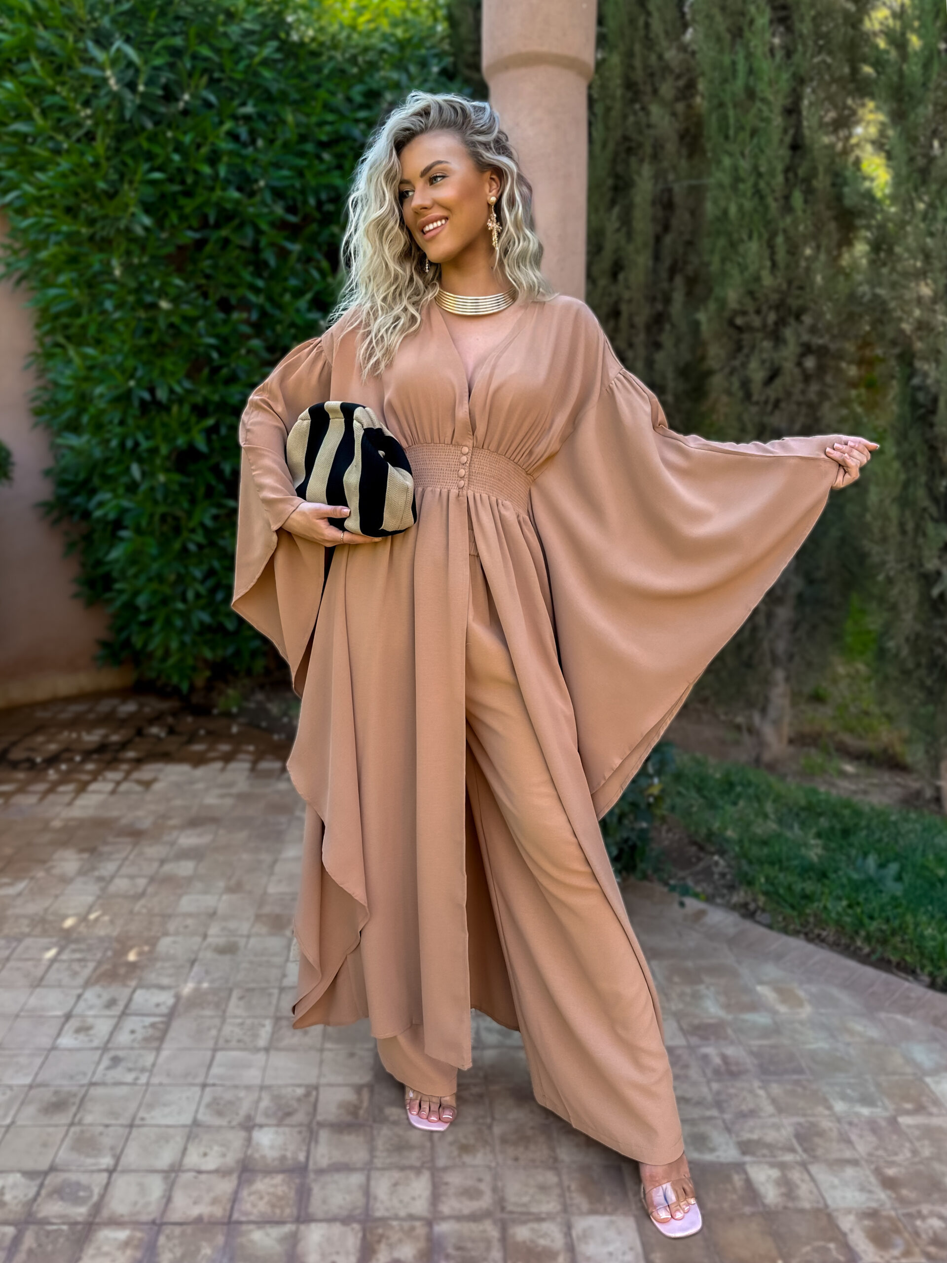 Hnědý elegantní dvoudílný komplet ANILAT Velikost: ONESIZE