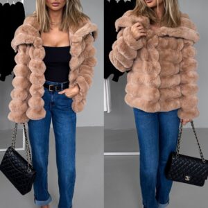 Hnědý krátký faux fur kožešinový kabát MOUNA Velikost: ONESIZE