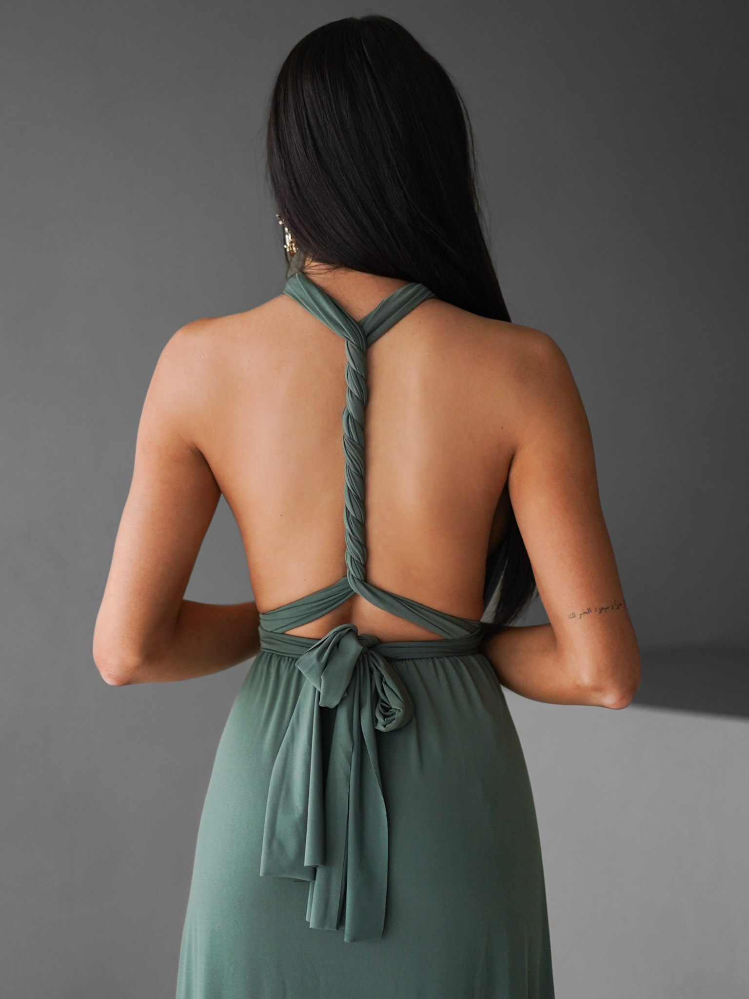 Khaki elegantní šaty BEATRICE s vázáním - Obrázek 2