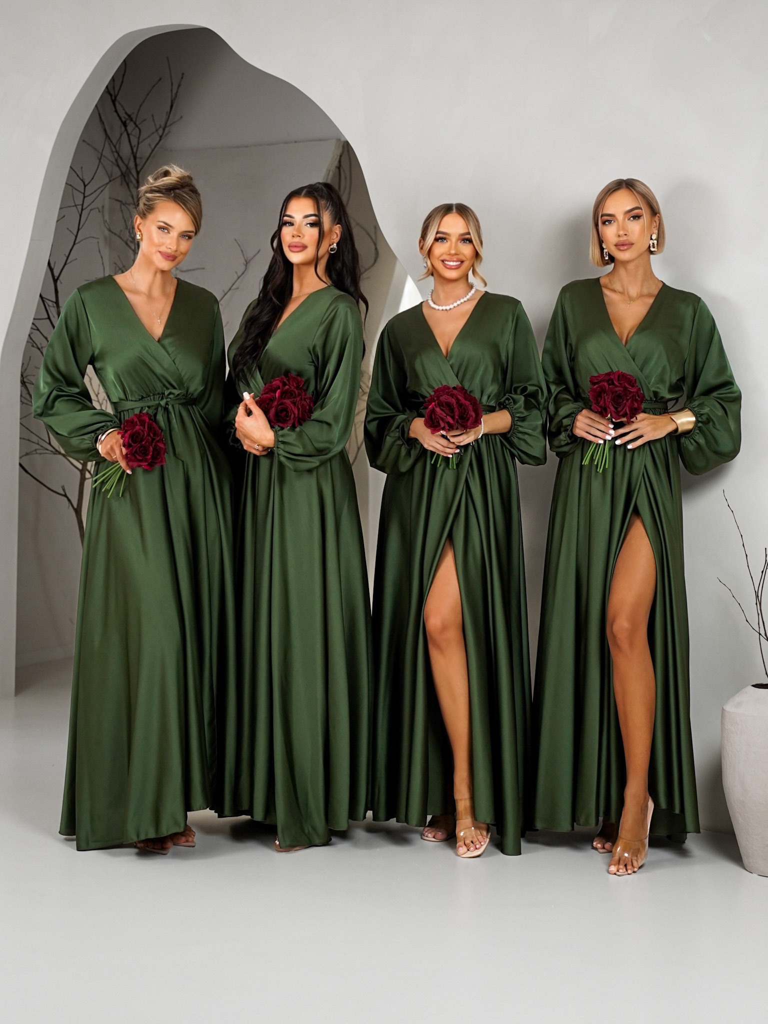 Khaki saténové šaty WOMAN pro družičky s dlouhým rukávem Velikost: ONESIZE - Obrázek 3