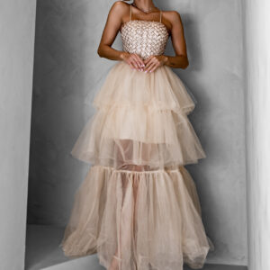 Krémové dlouhé tylové šaty FREDOX s volánem Velikost: M/L