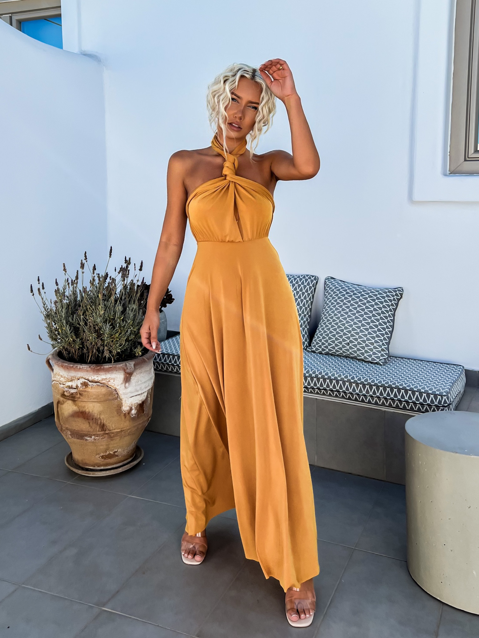 Okrové elegantní šaty BEATRICE s vázáním - Obrázek 3