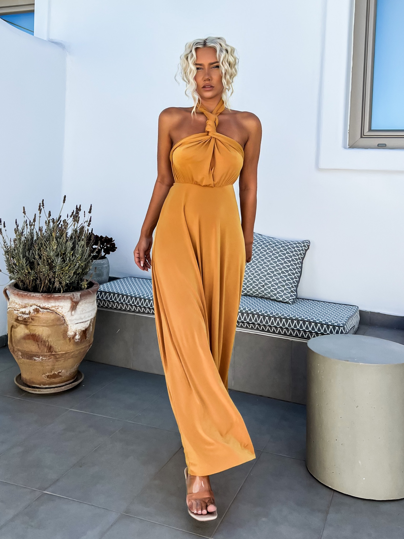 Okrové elegantní šaty BEATRICE s vázáním