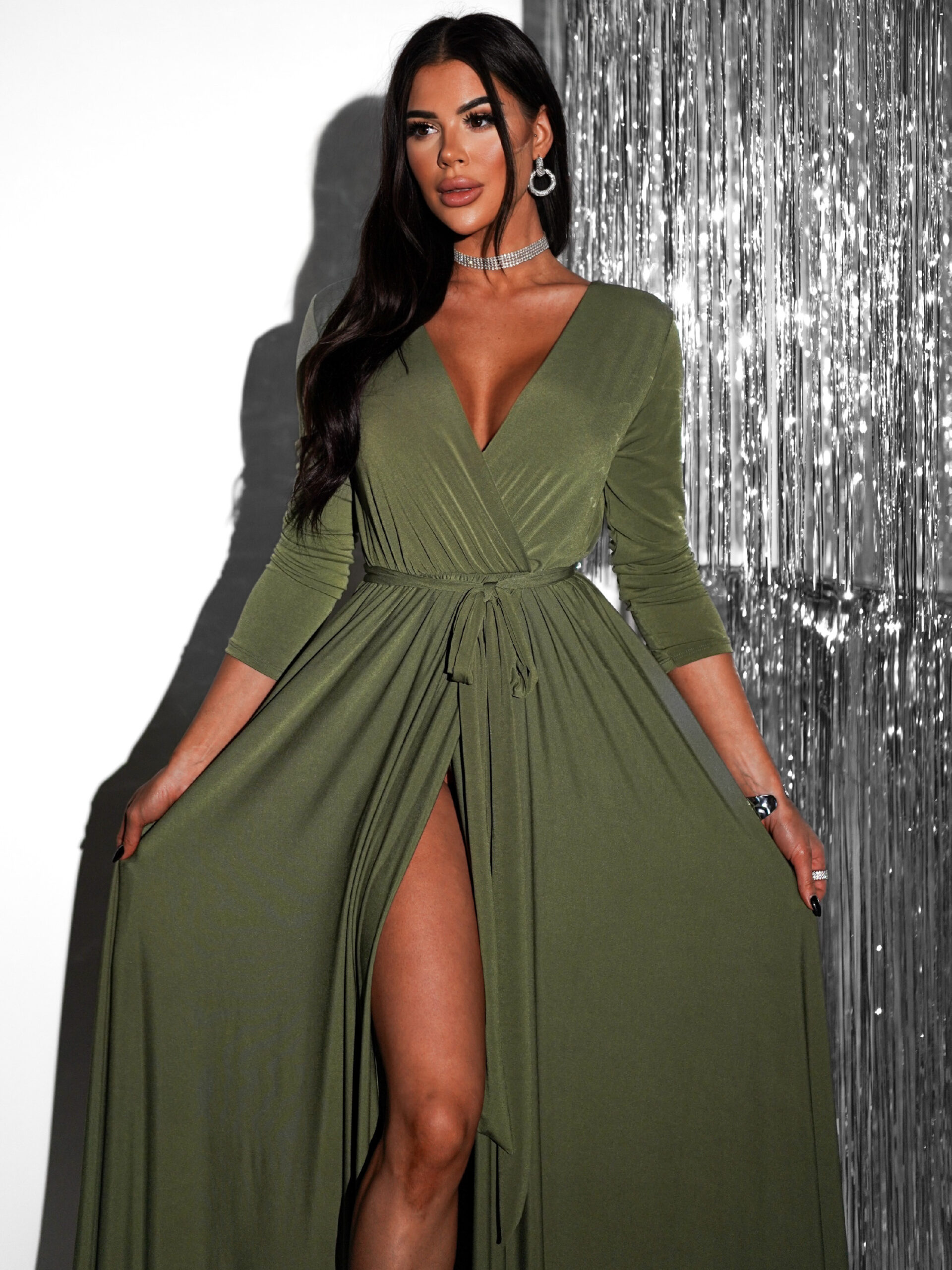 Olivové dlouhé společenské šaty JOELLIAN s dlouhým rukávem Velikost: ONESIZE - Obrázek 3