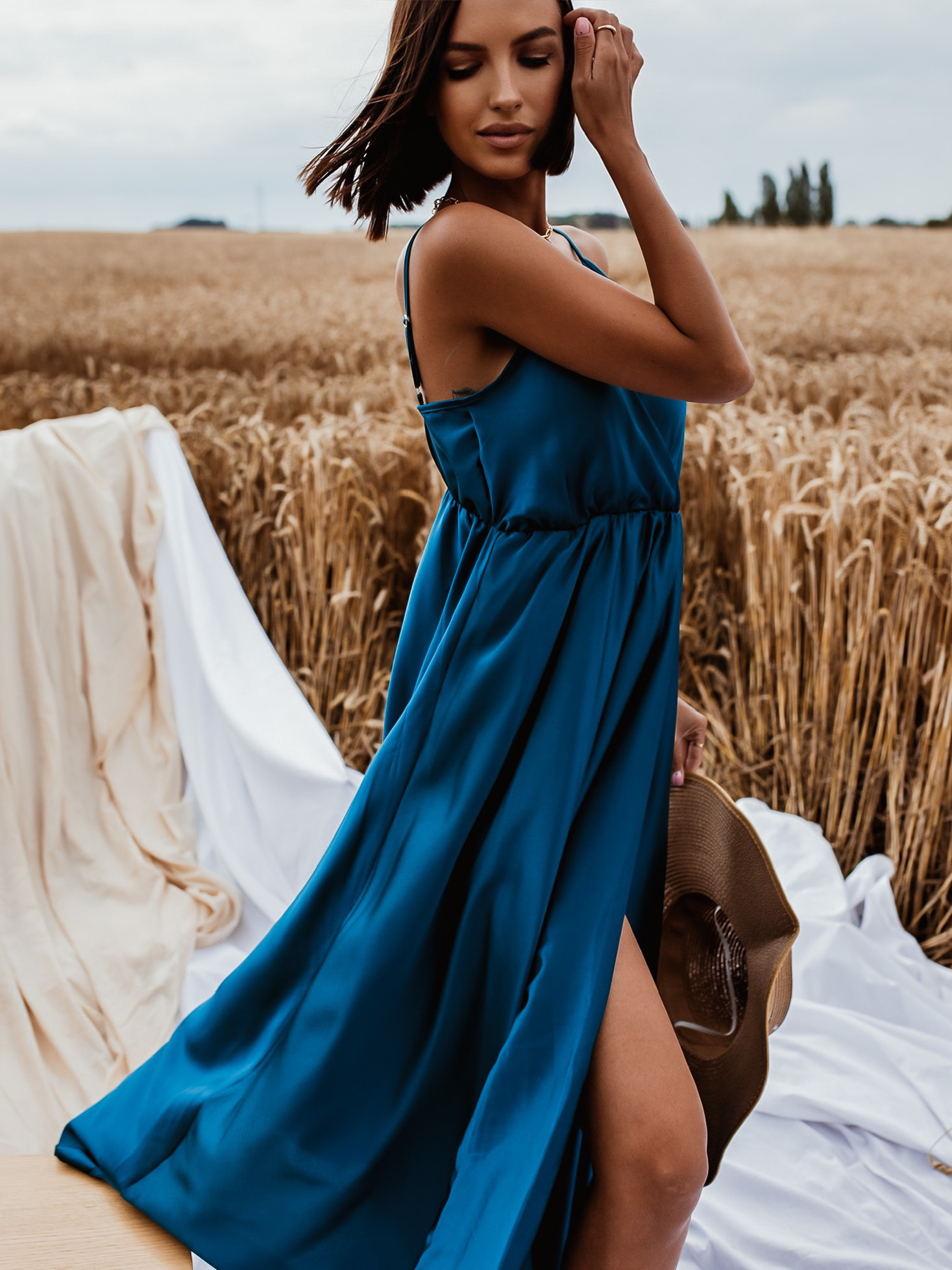 Petrolejové lesklé šaty PERFECTLY - Obrázek 2