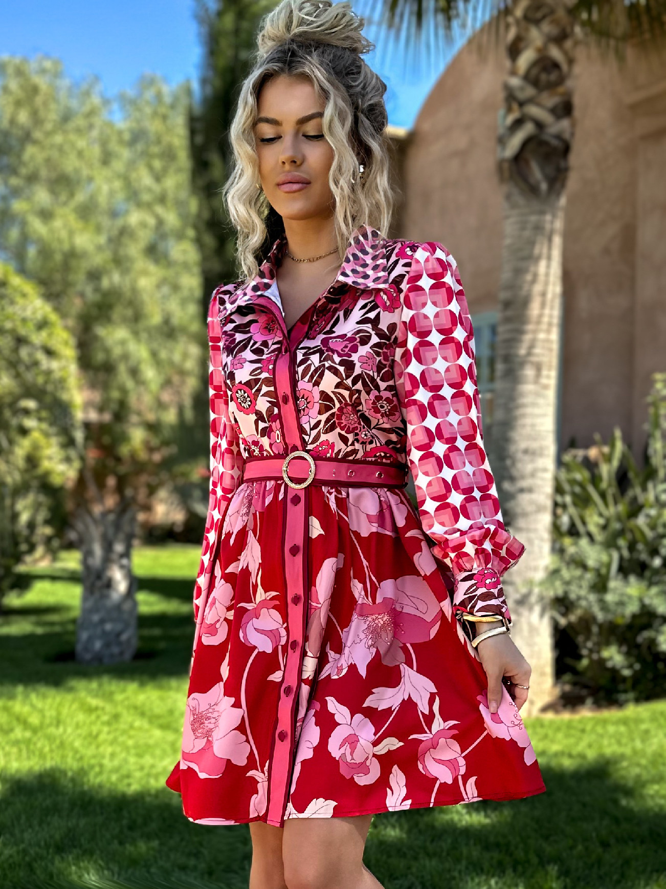 Růžové krátké košilové šaty FULVIN s páskem Velikost: M/L - Obrázek 2