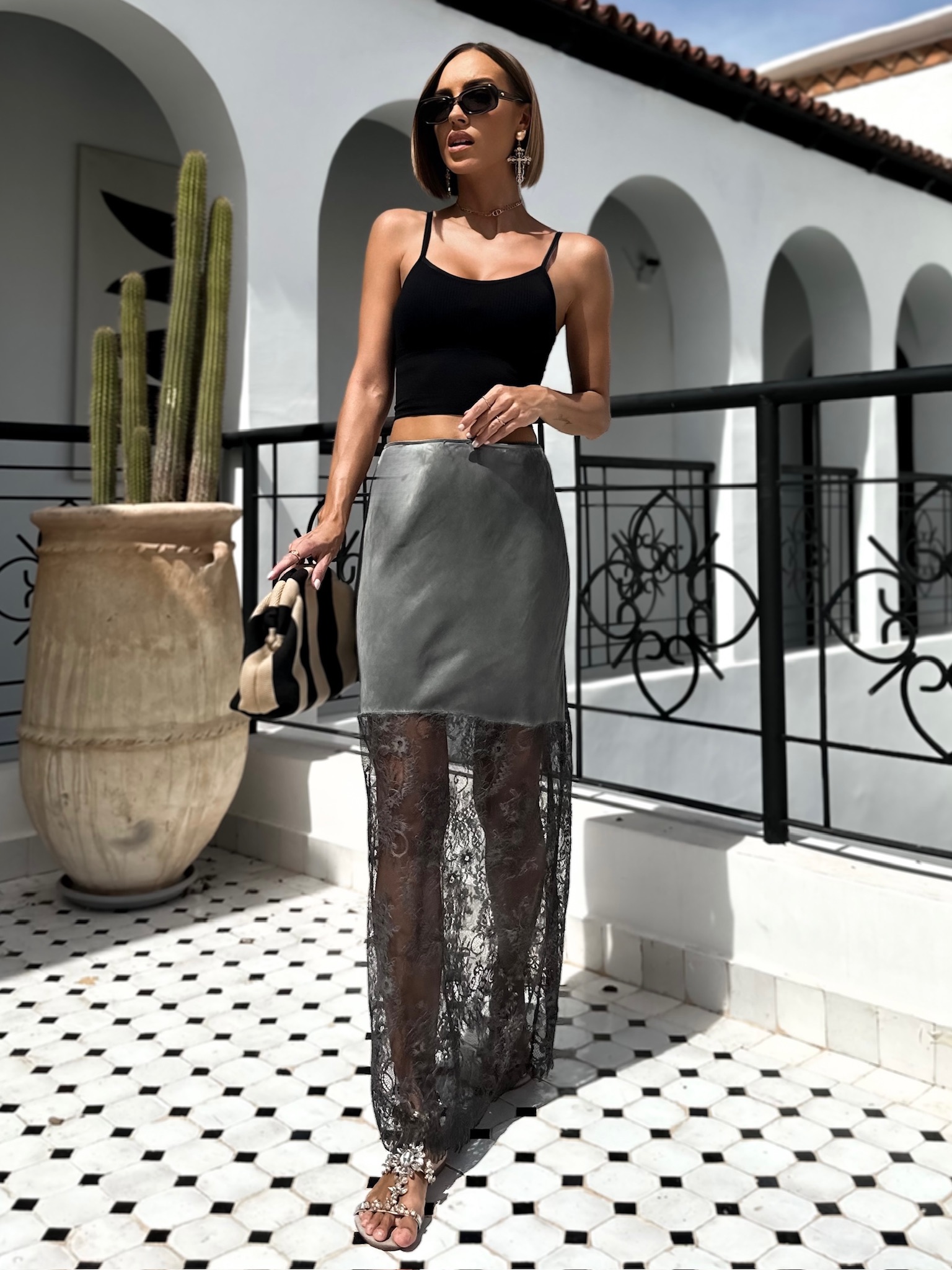 Šedá dlouhá elegantní sukně LEWIN s krajkou Velikost: ONESIZE