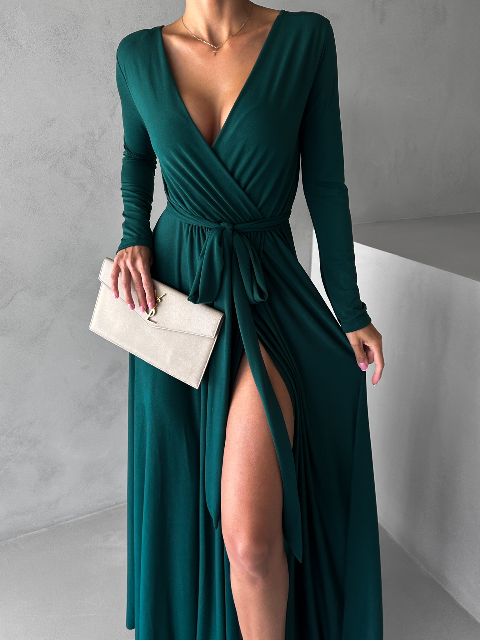 Smaragdové dlouhé večerní šaty JOELLIAN s dlouhým rukávem Velikost: ONESIZE - Obrázek 2