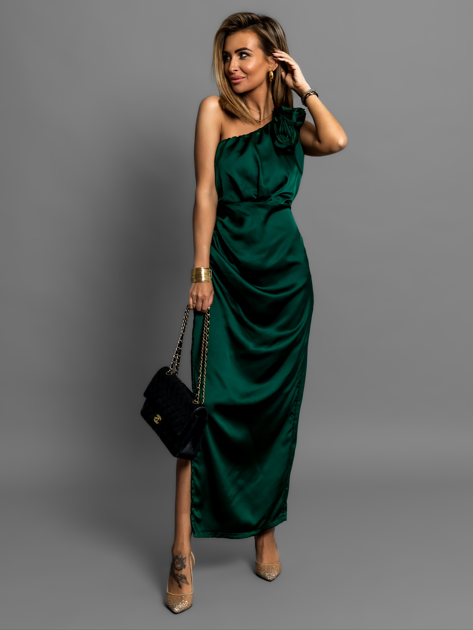 Smaragdové saténové midi šaty ROULES Velikost: ONESIZE - Obrázek 2