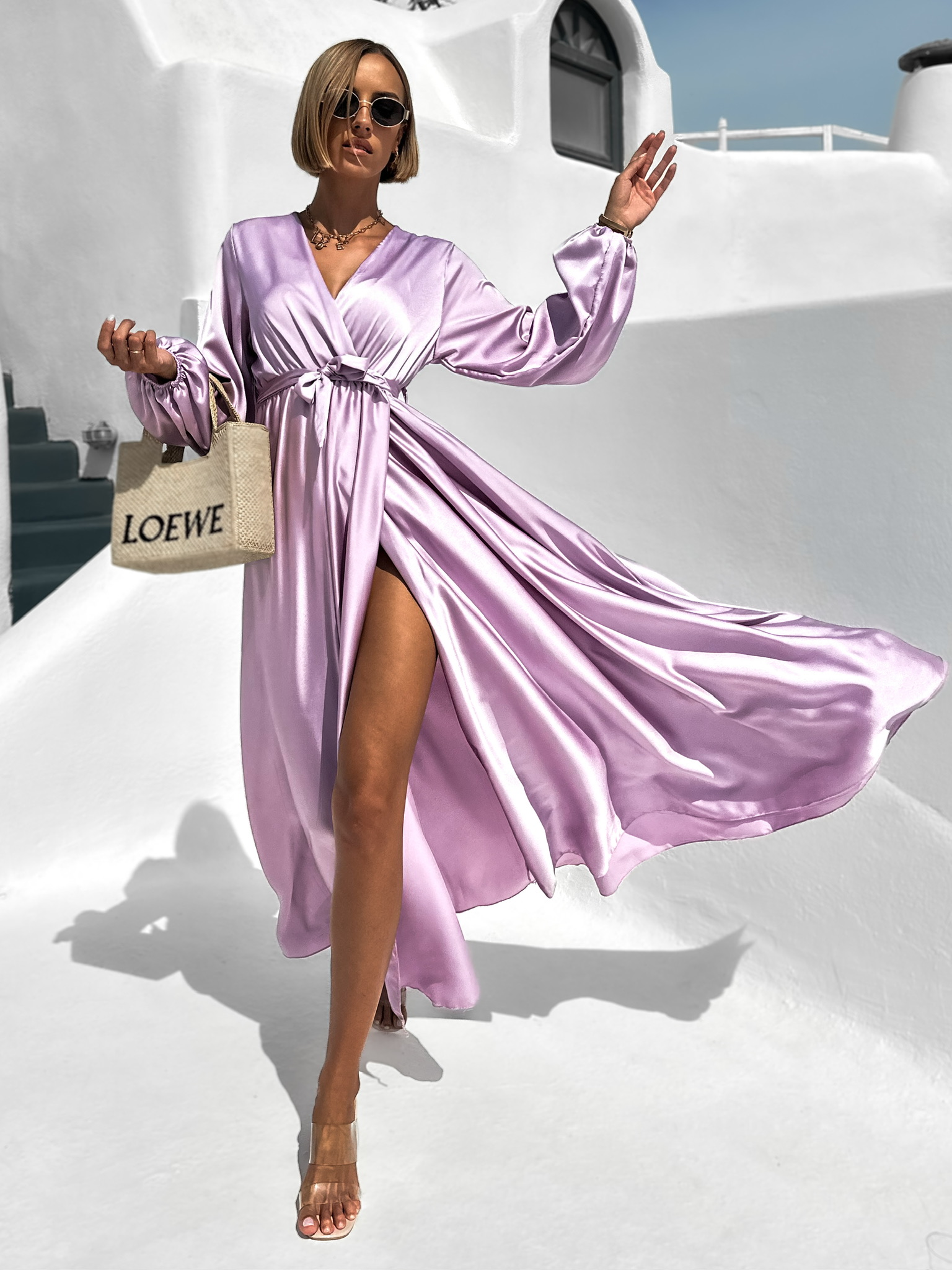 Světle fialové saténové dlouhé šaty WOMAN s rozparkem - Obrázek 3