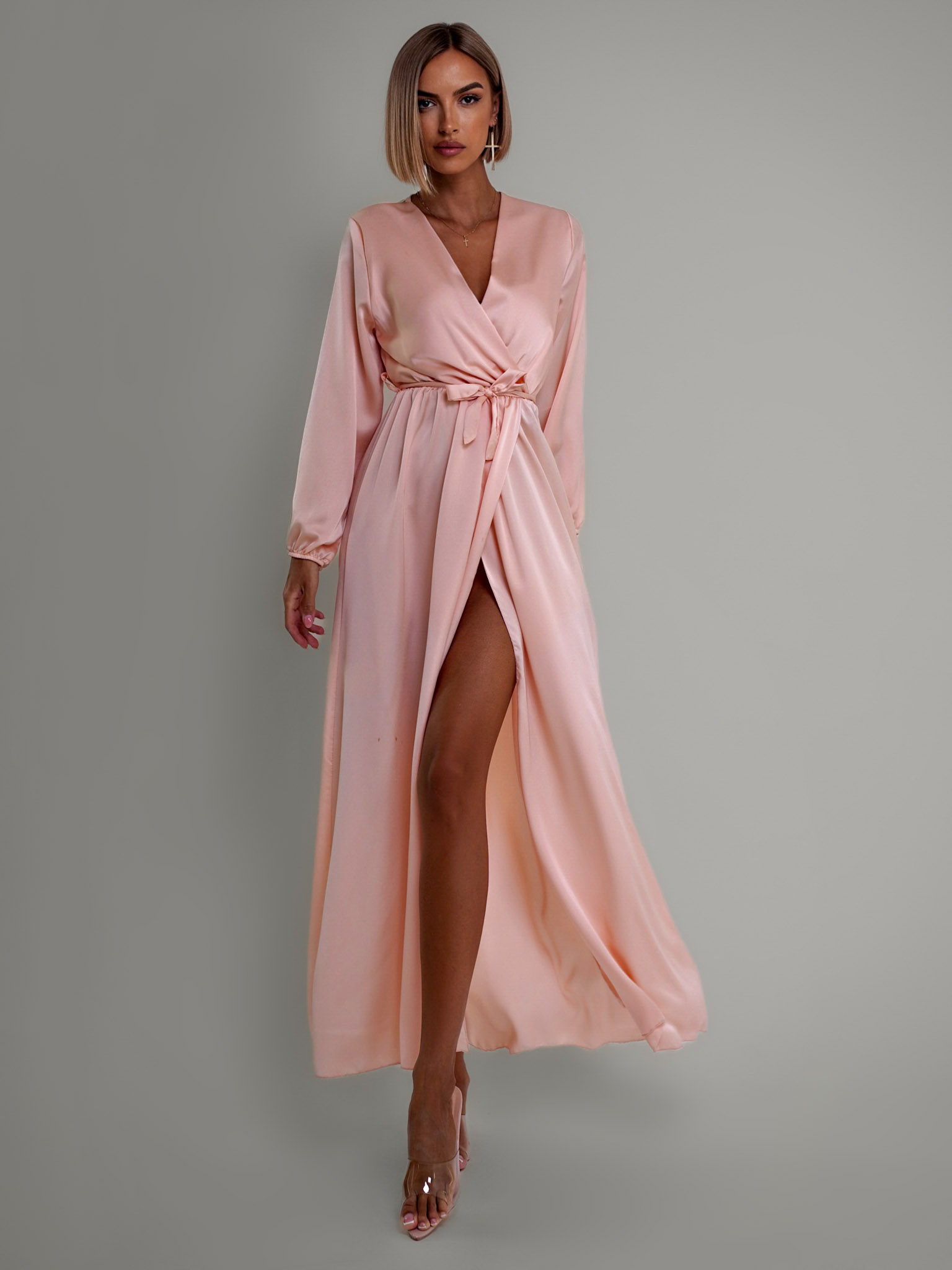 Světle růžové saténové šaty WOMAN s dlouhým rukávem