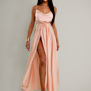 Světle růžové saténové šaty YASMINE s rozparkem Velikost: ONESIZE