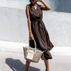 Tmavě hnědé lesklé šaty BLAINE s vázáním