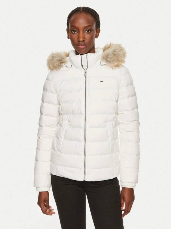 Tommy Jeans dámská krémová zimní bunda DW0DW18312YBL XL