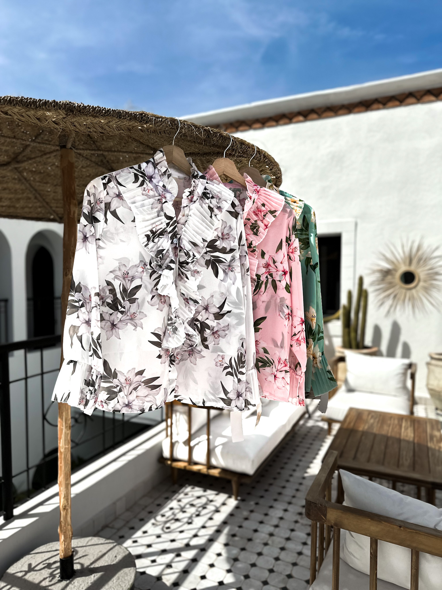 Zelenkavá elegantní květinová halenka GINO Velikost: ONESIZE - Obrázek 2