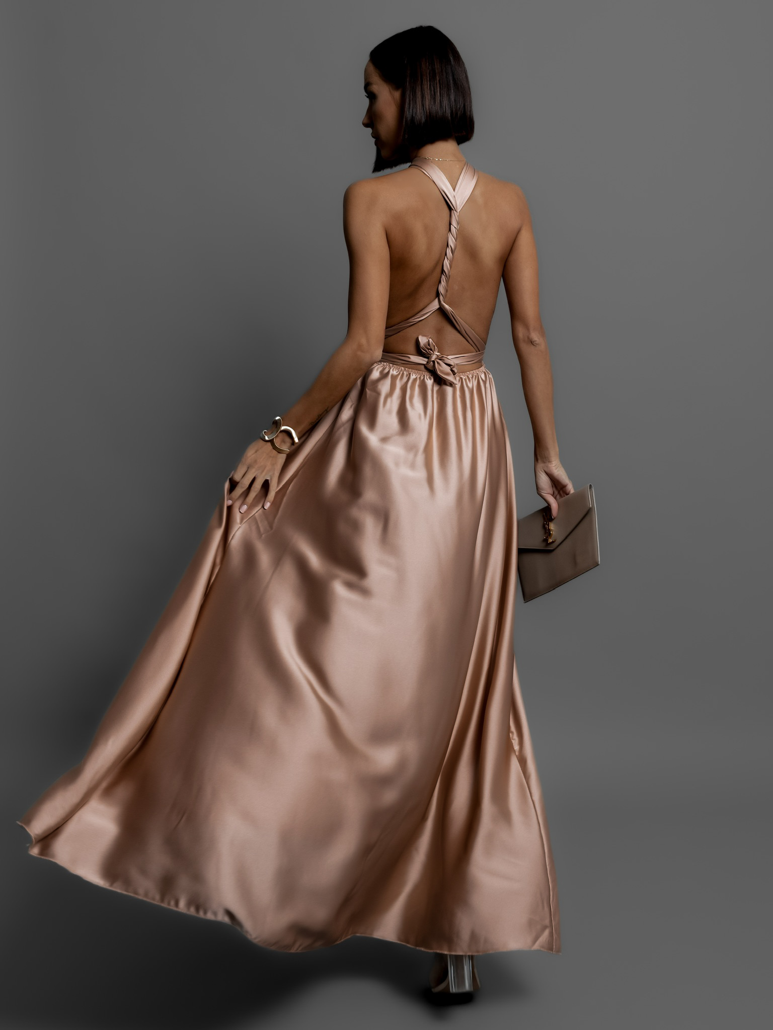 Zlaté lesklé šaty VALERDI s variabilním vázáním a rozparkem Velikost: ONESIZE - Obrázek 3