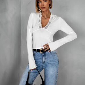 Bílý elegantní top DEBERGA s krajkou Velikost: ONESIZE