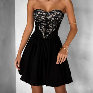 Černé krátké šaty NAMSOSE s áčkovou sukní Velikost: M/L