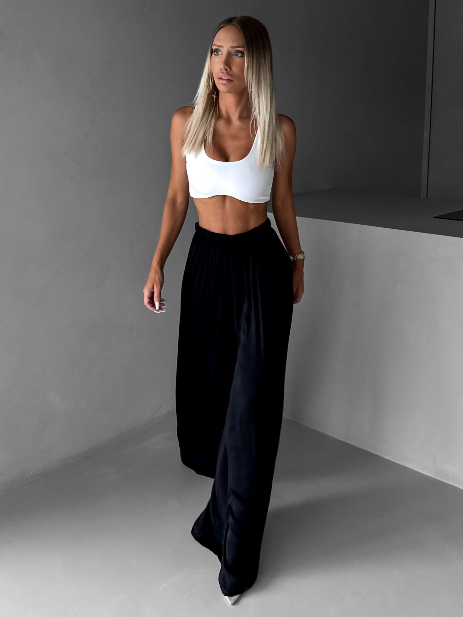 Černé široké volné dlouhé kalhoty OLVIRA Velikost: Prodloužená délka - Obrázek 2