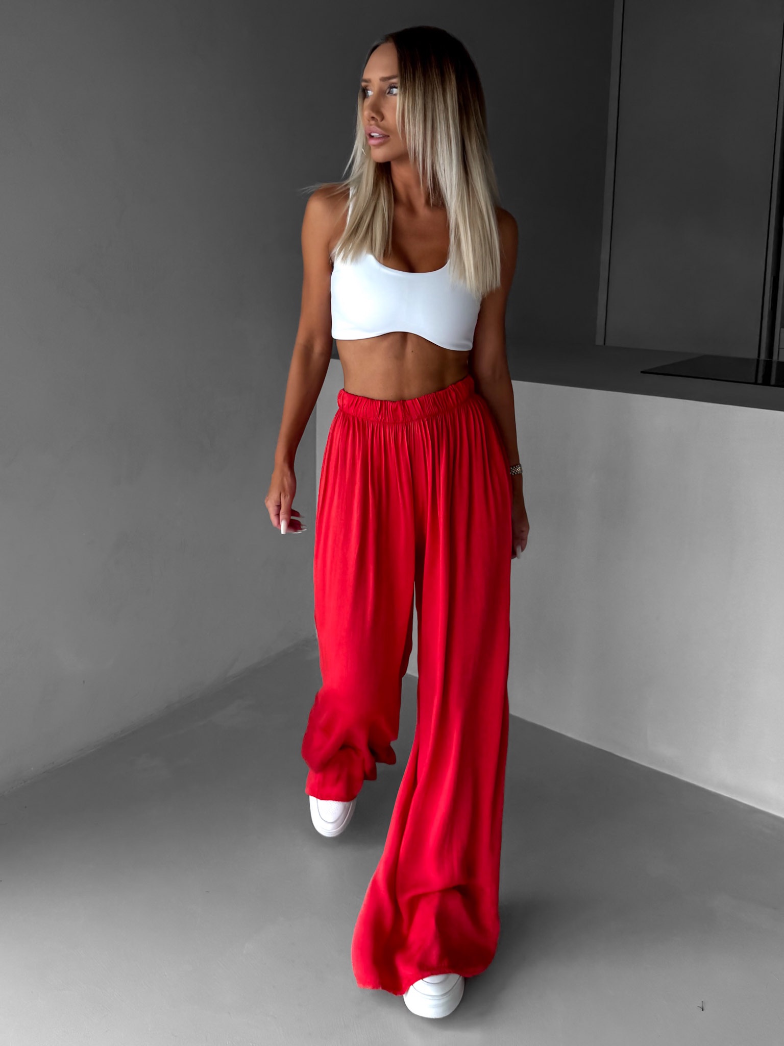 Červené široké volné dlouhé kalhoty OLVIRA Velikost: Standardní délka - Obrázek 2