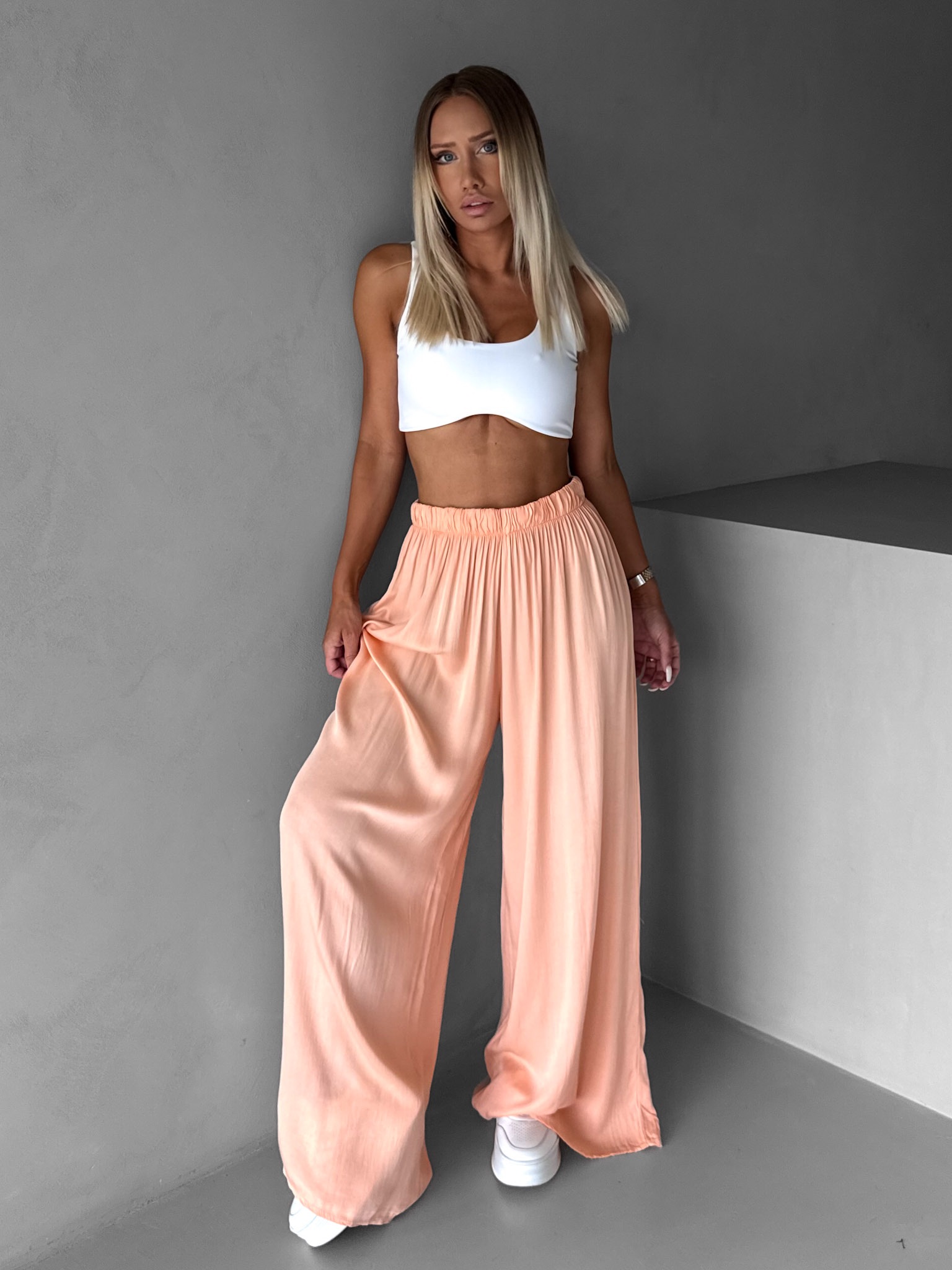 Meruňkové široké volné dlouhé kalhoty OLVIRA Velikost: Prodloužená délka - Obrázek 2