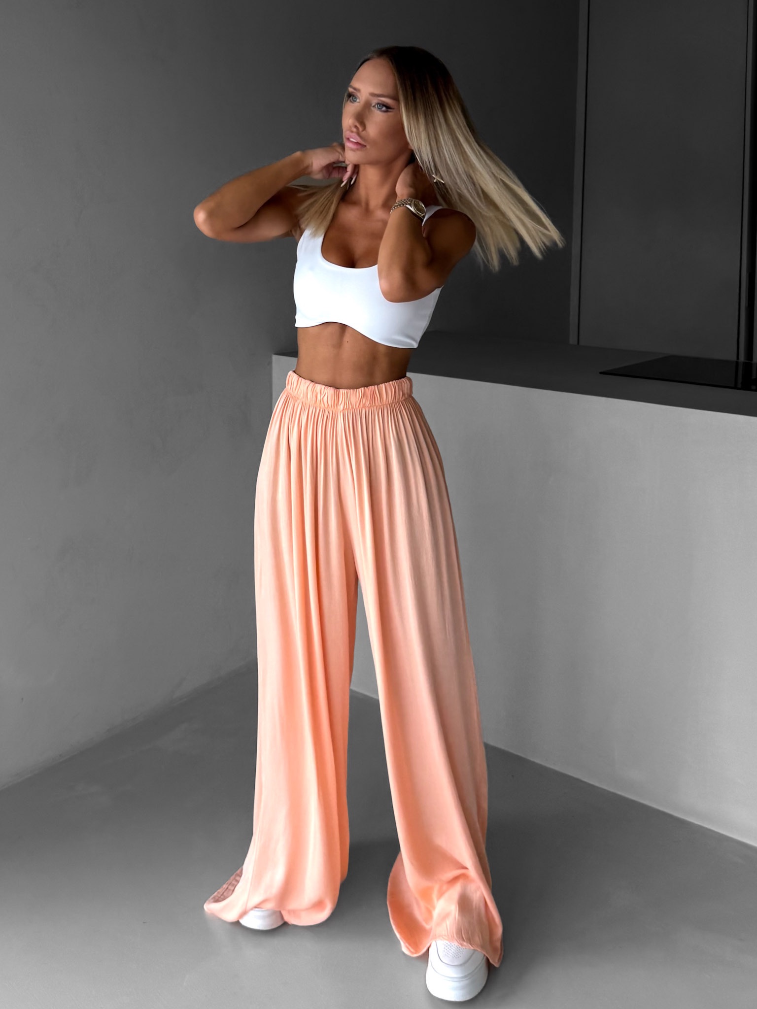 Meruňkové široké volné dlouhé kalhoty OLVIRA Velikost: Prodloužená délka