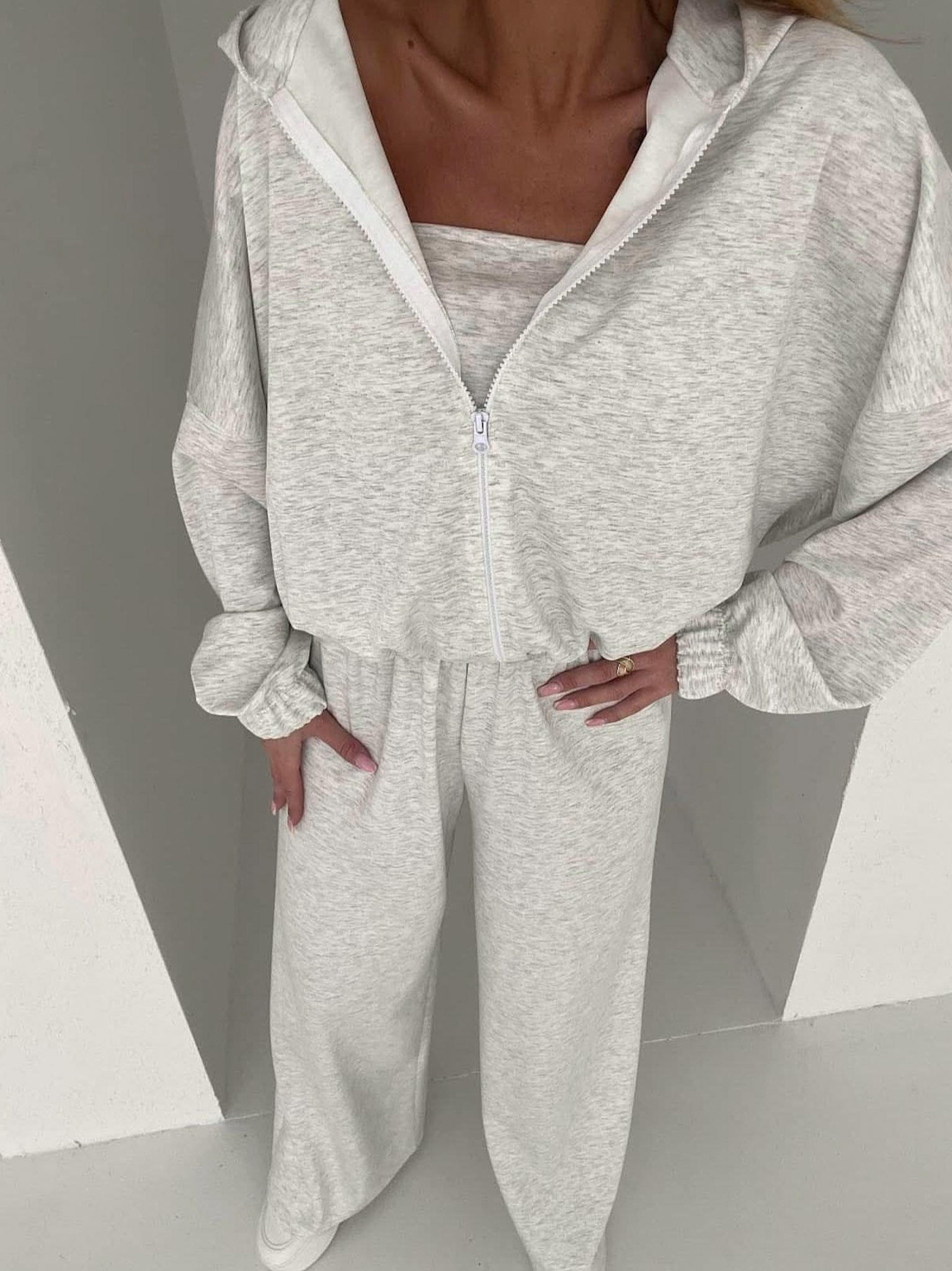 Šedivá stylová tepláková souprava BEAUN s topem Velikost: ONESIZE - Obrázek 2